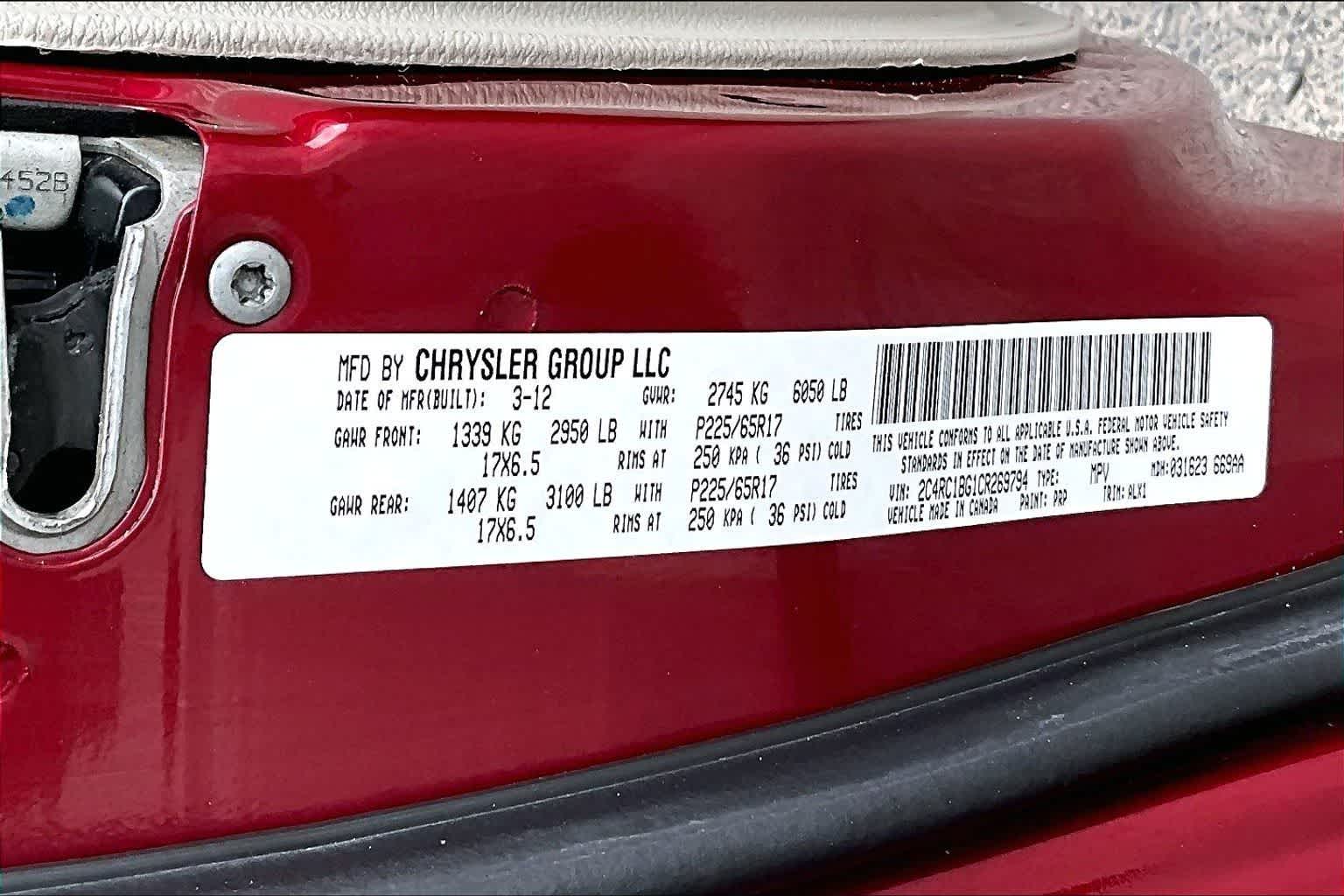 Thumbnail: 2012 Chrysler Town & Country - 21