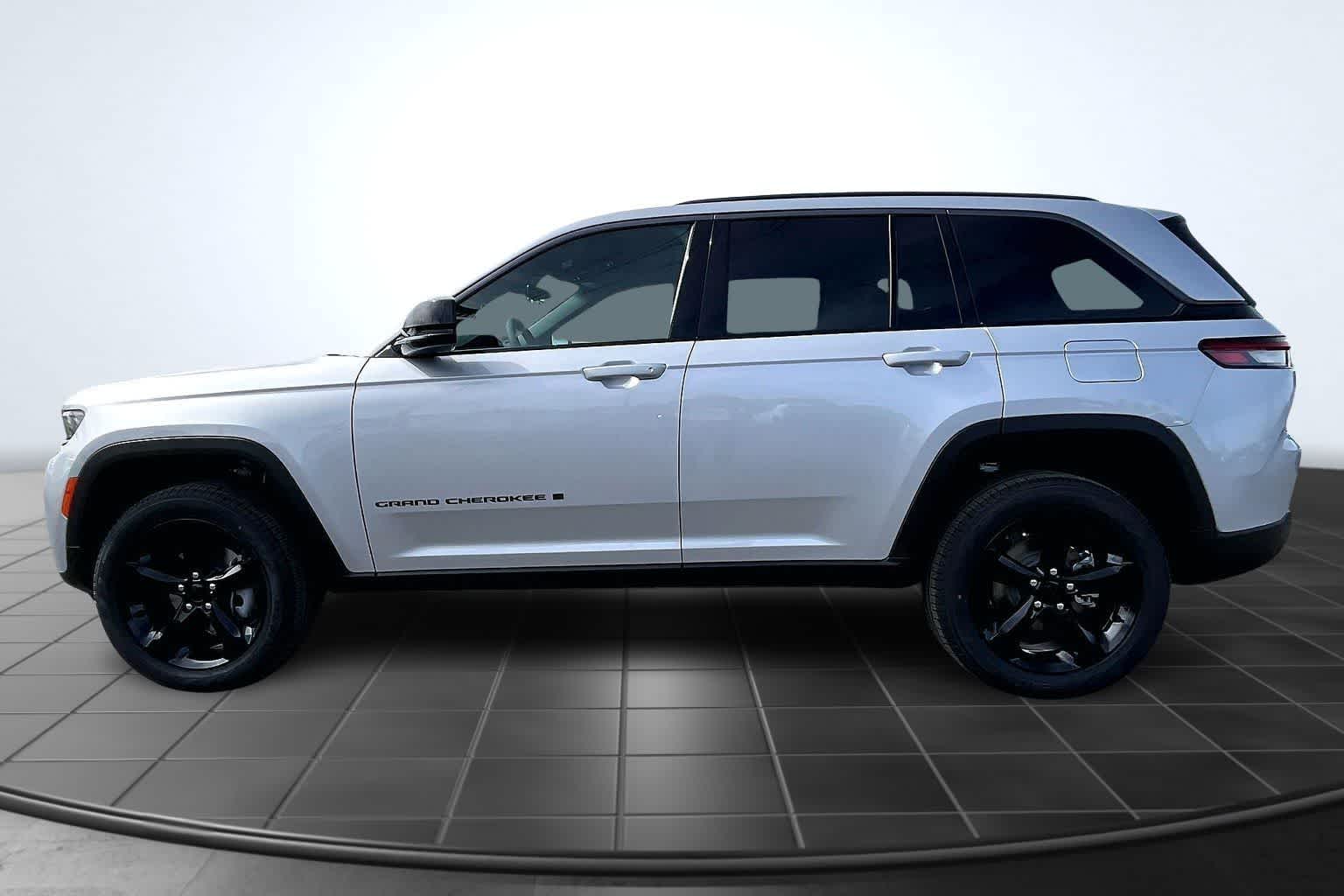 Thumbnail: 2026 Jeep Grand Cherokee - 3