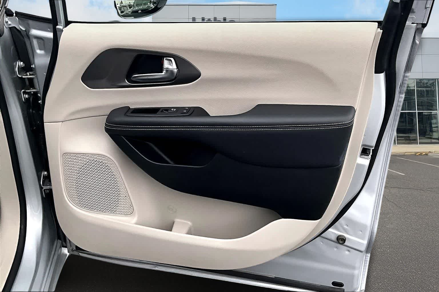 Thumbnail: 2024 Chrysler Pacifica - 29