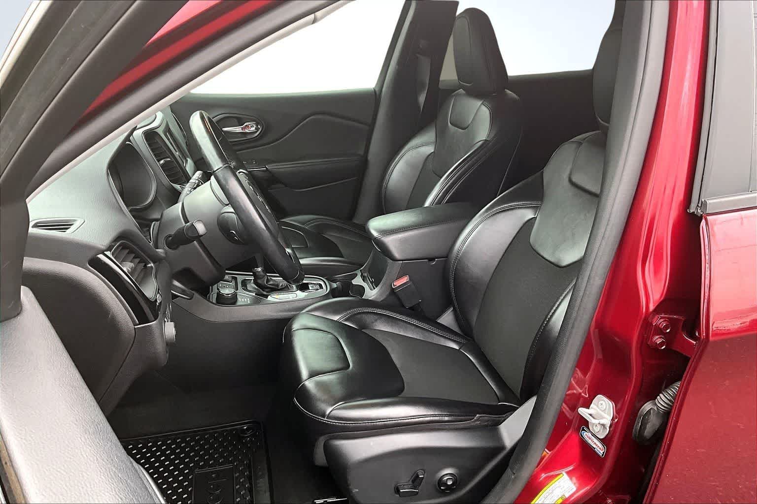 Thumbnail: 2020 Jeep Cherokee - 11