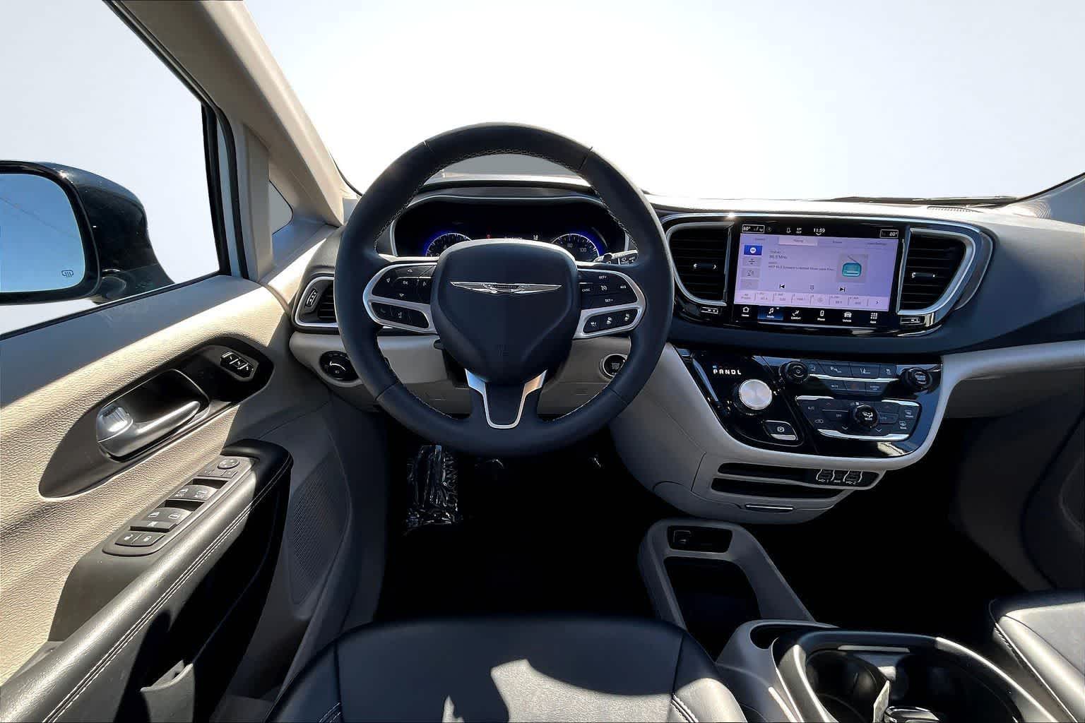 Thumbnail: 2024 Chrysler Pacifica - 15