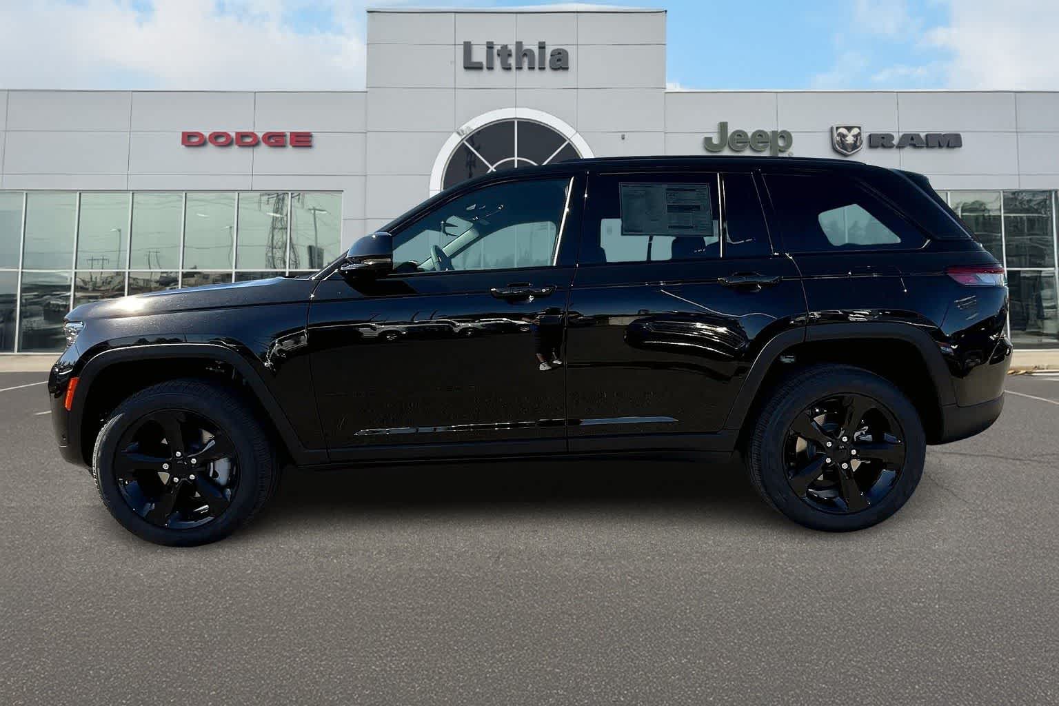 Thumbnail: 2025 Jeep Grand Cherokee - 3