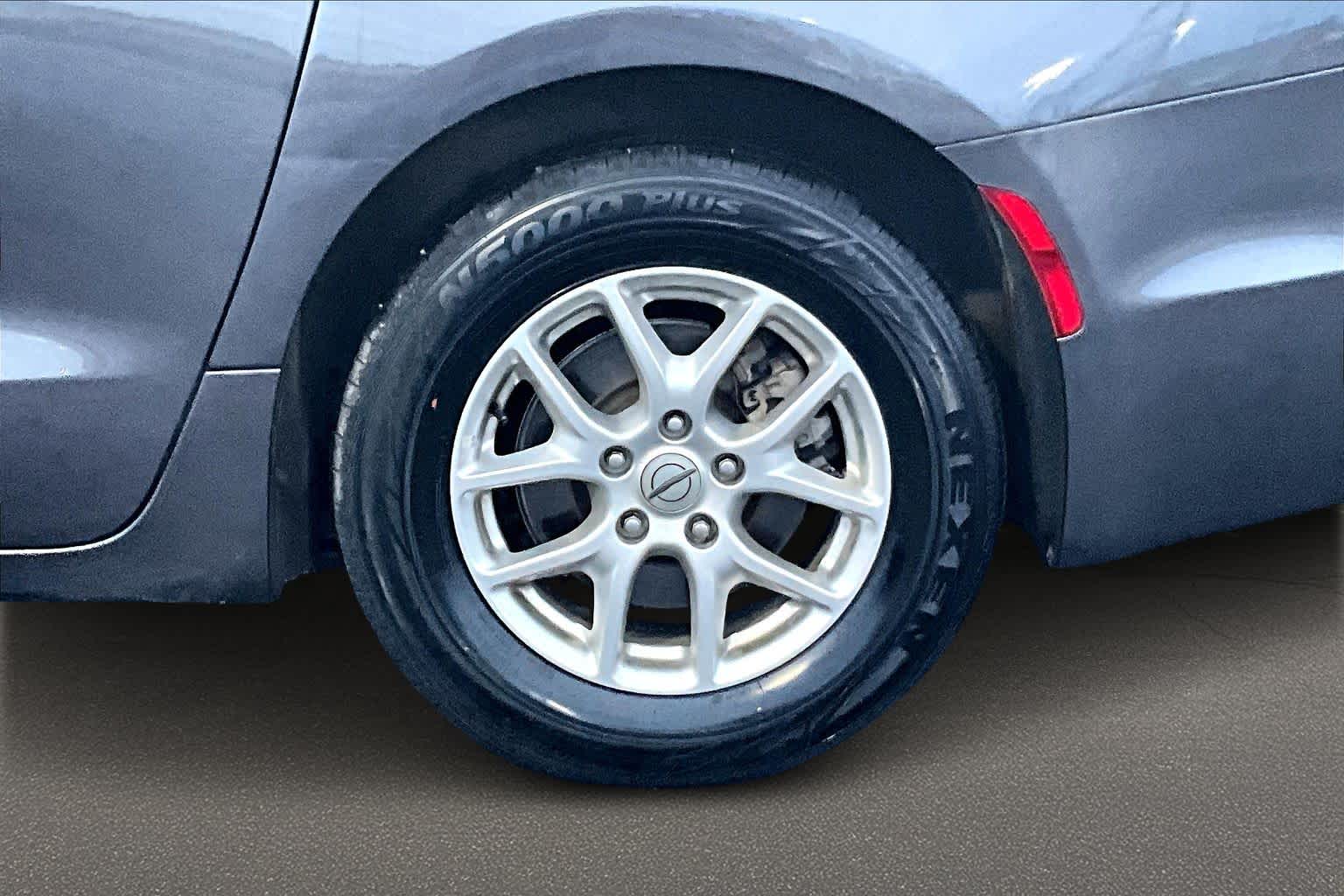 Thumbnail: 2022 Chrysler Pacifica - 36