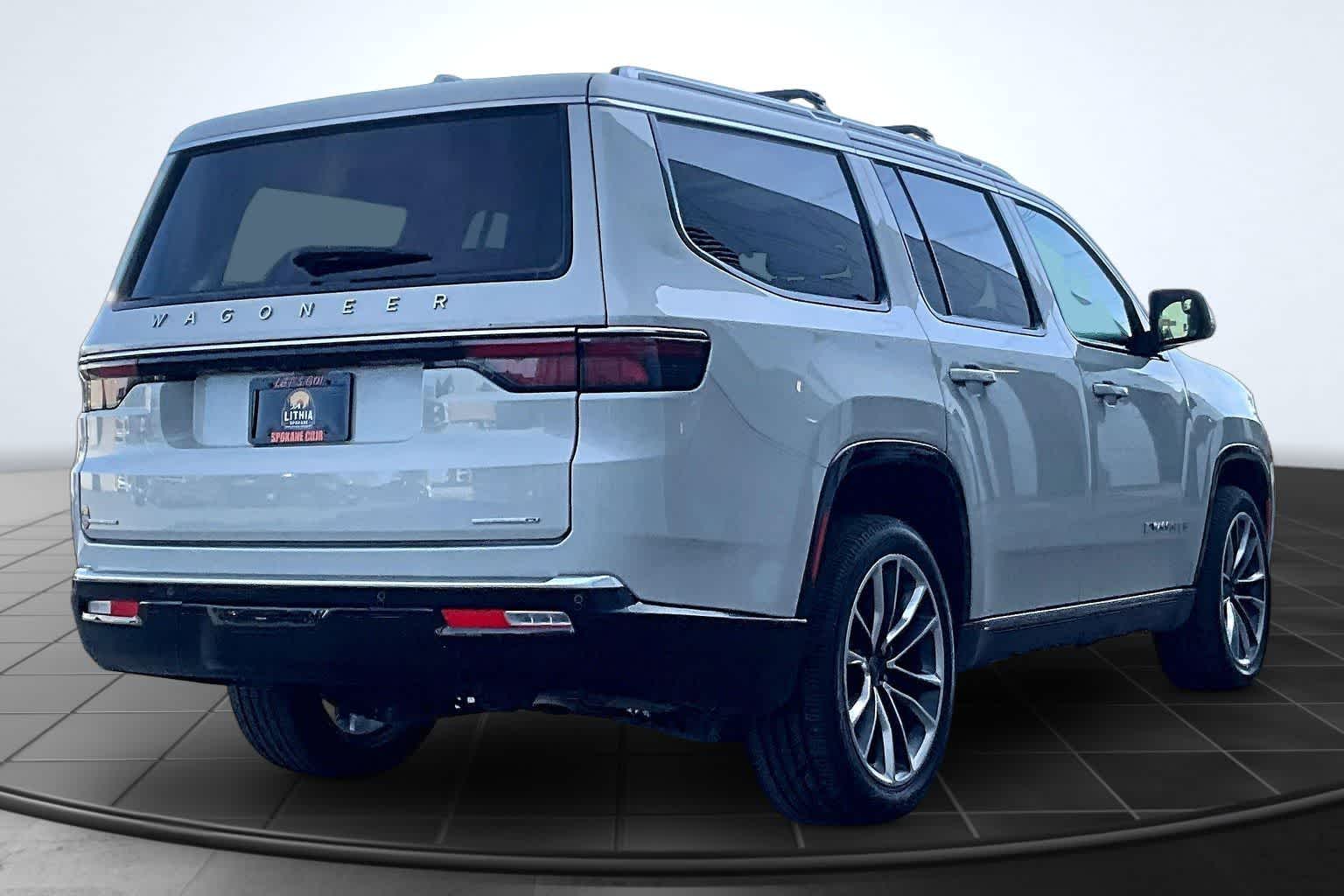 Thumbnail: 2022 Jeep Wagoneer - 22