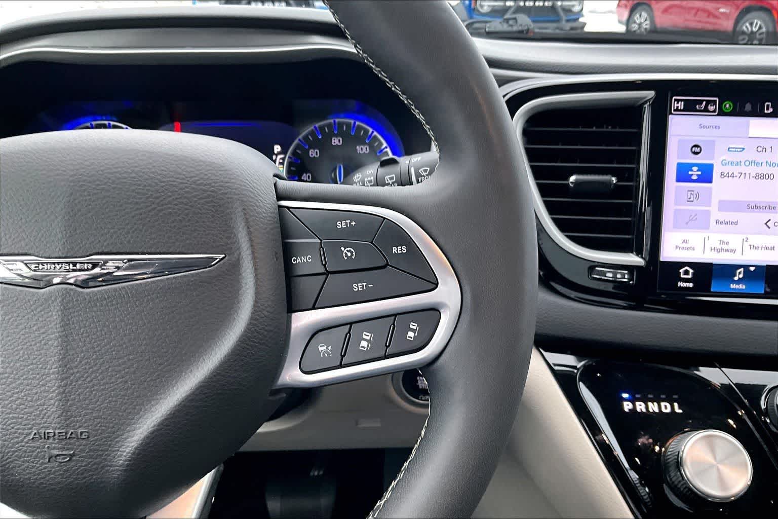 Thumbnail: 2024 Chrysler Pacifica - 26