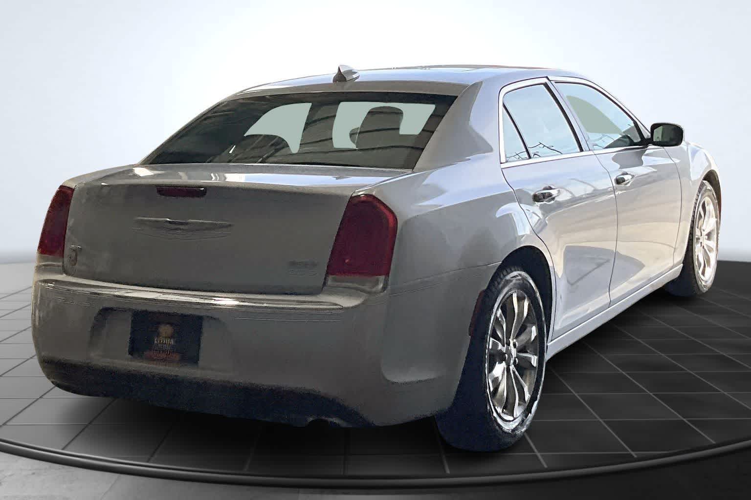 Thumbnail: 2020 Chrysler 300 - 23