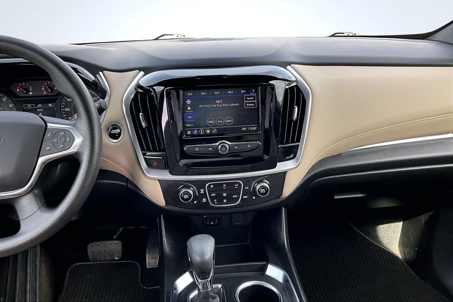 Thumbnail: 2022 Chevrolet Traverse - 16