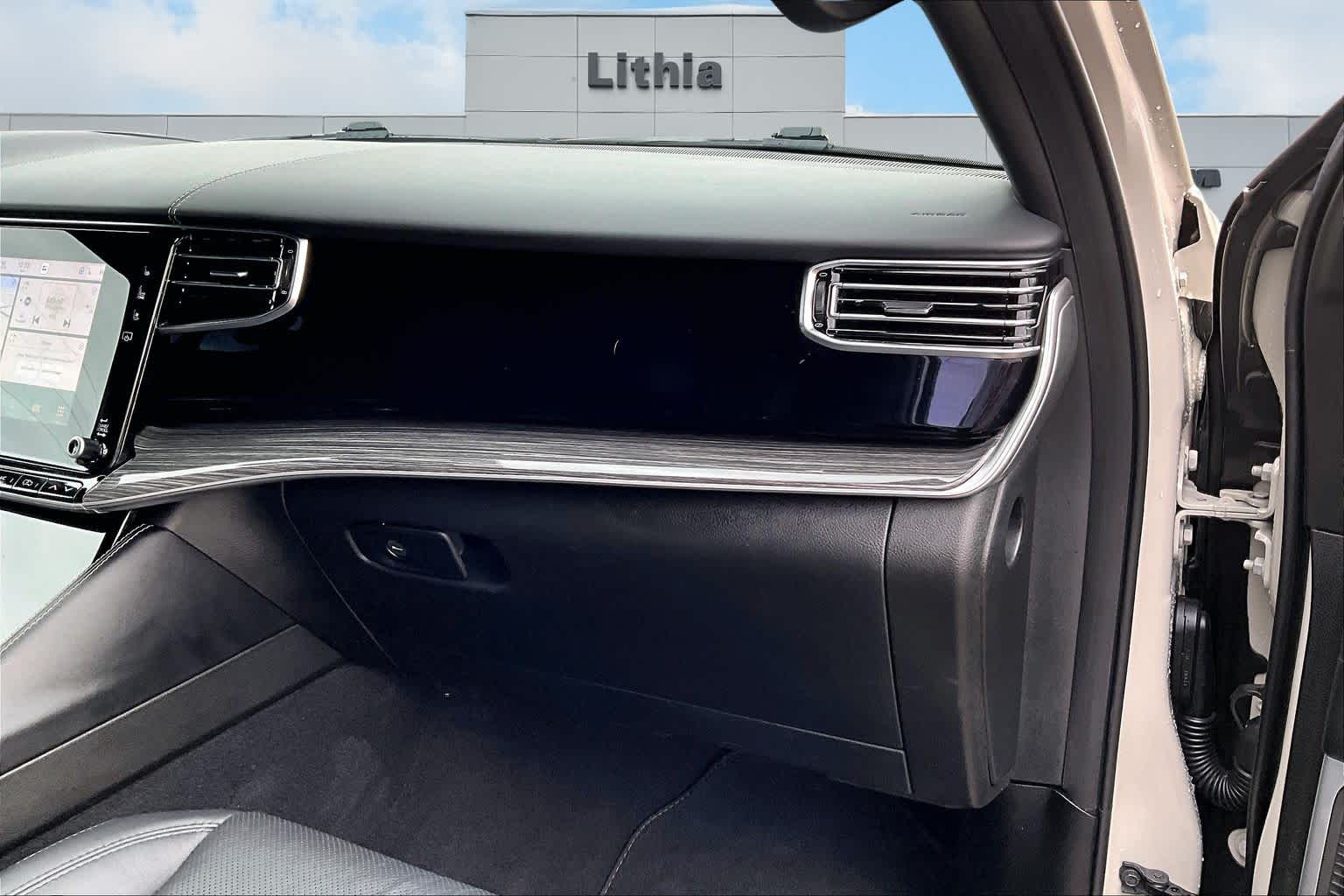 Thumbnail: 2022 Jeep Wagoneer - 24