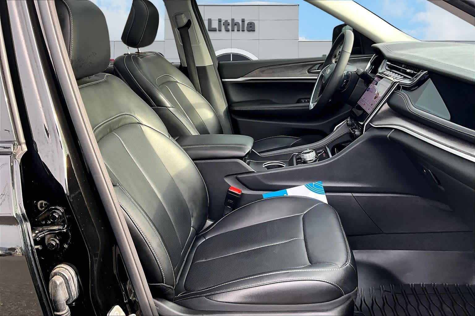 Thumbnail: 2023 Jeep Grand Cherokee - 14