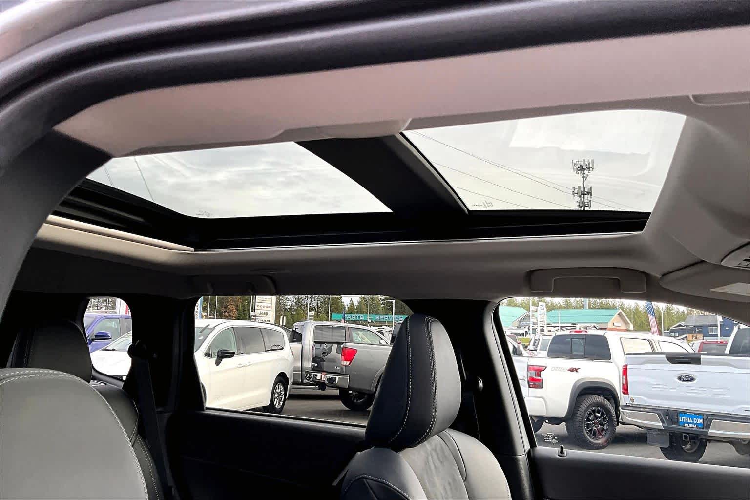 Thumbnail: 2023 Mitsubishi Outlander - 30