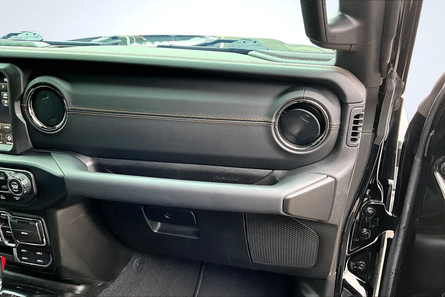 Thumbnail: 2022 Jeep Wrangler - 24