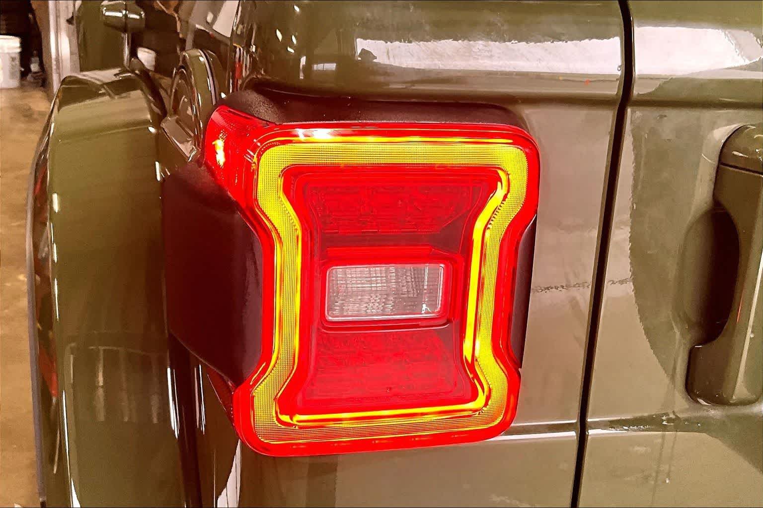 Thumbnail: 2024 Jeep Wrangler - 32