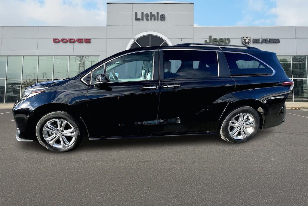 Used 2022 Toyota Sienna XSE Van