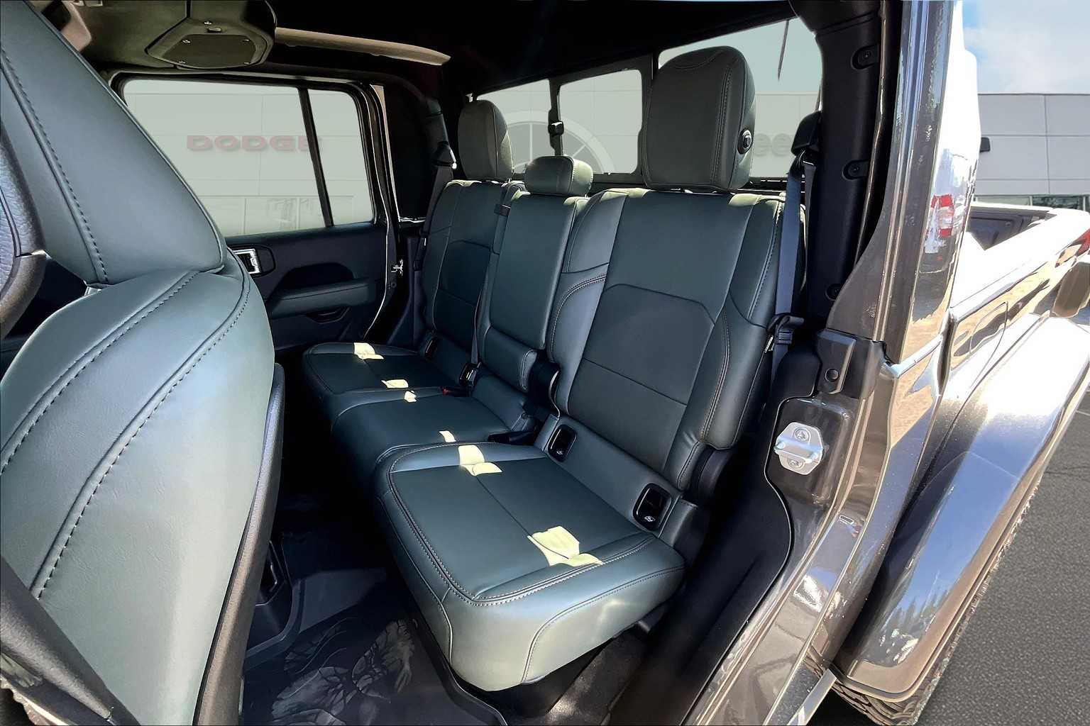 Thumbnail: 2025 Jeep Gladiator - 11