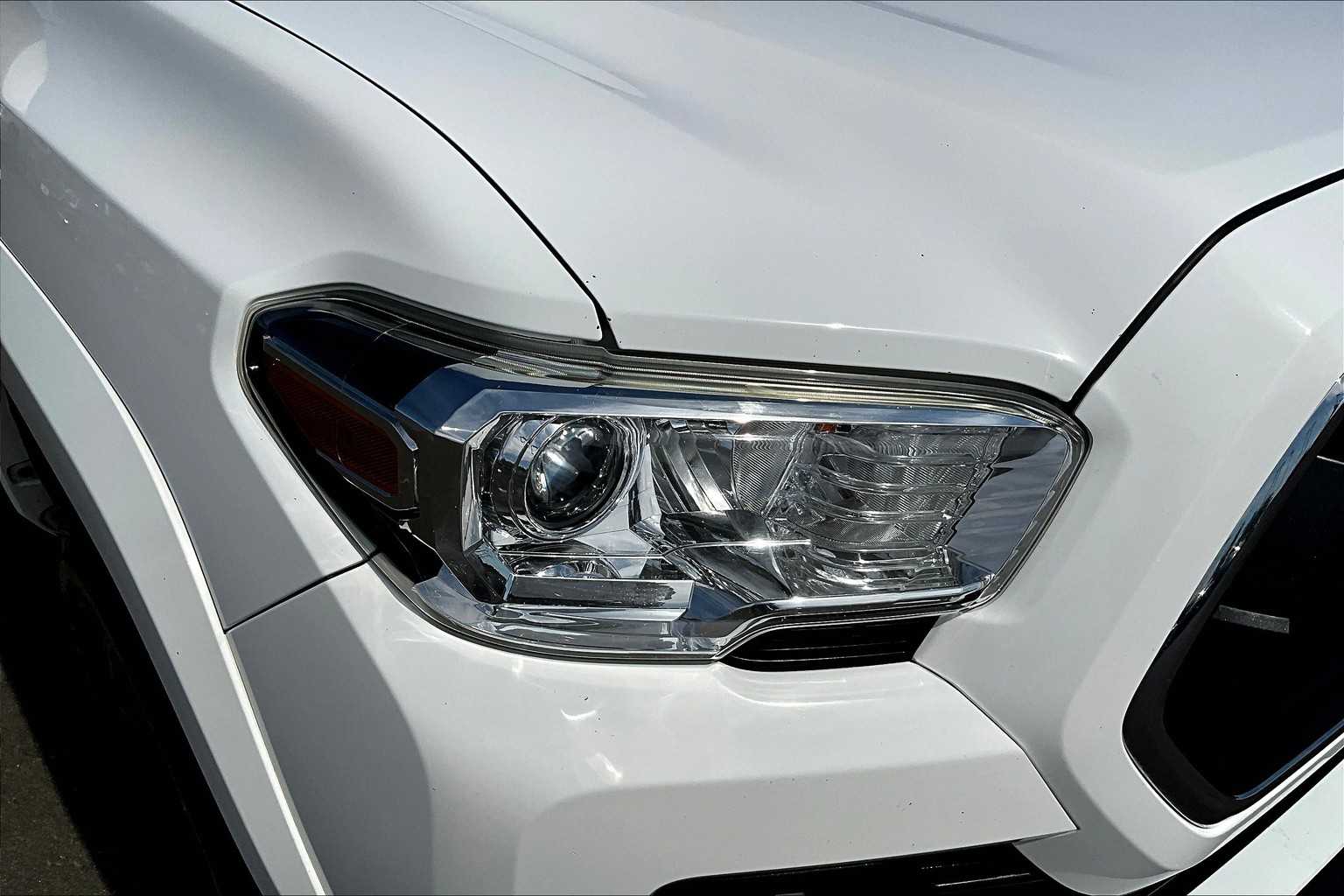 Thumbnail: 2020 Toyota Tacoma - 31