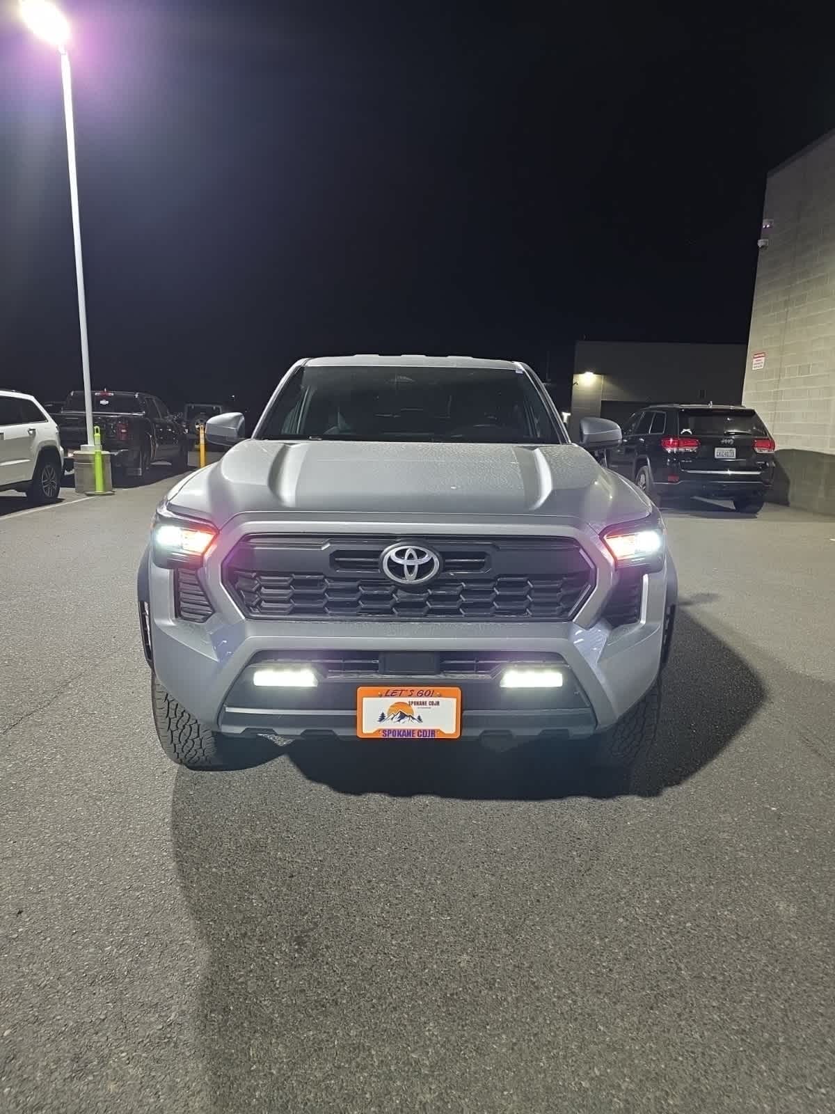 2024 Toyota Tacoma TRD photo 2