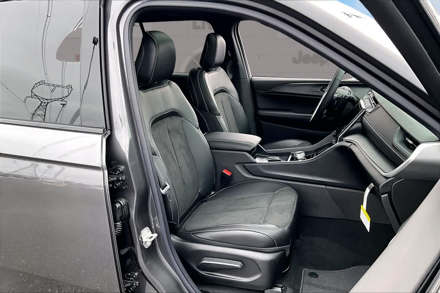 Thumbnail: 2025 Jeep Grand Cherokee - 14