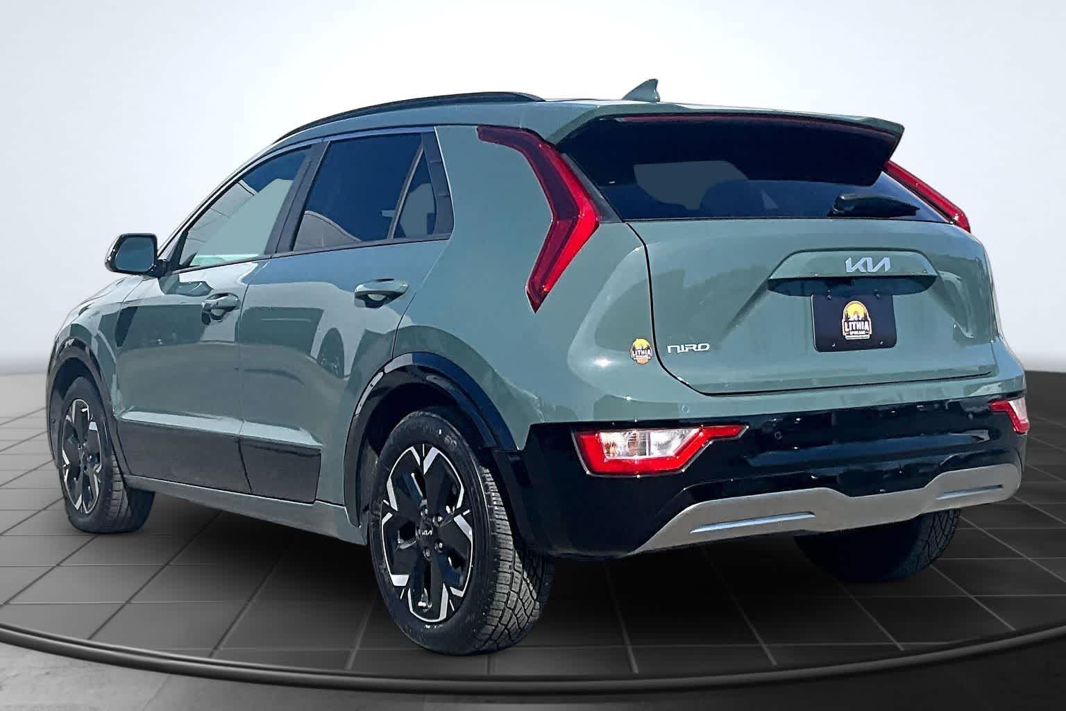 Thumbnail: 2023 Kia Niro - 3