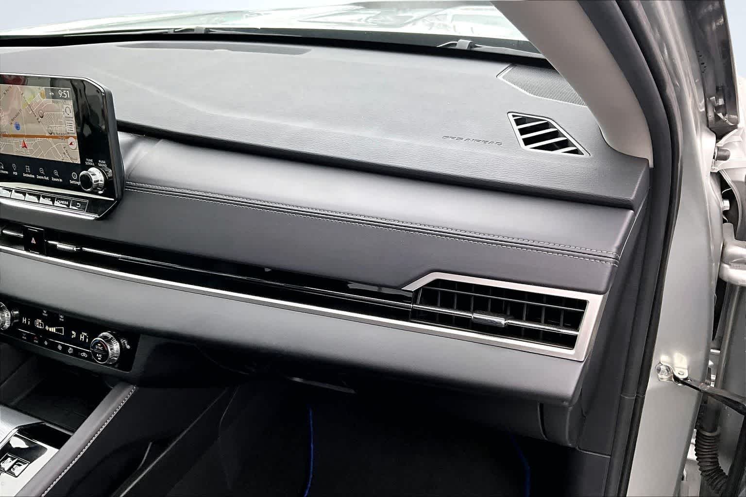 Thumbnail: 2023 Mitsubishi Outlander - 24