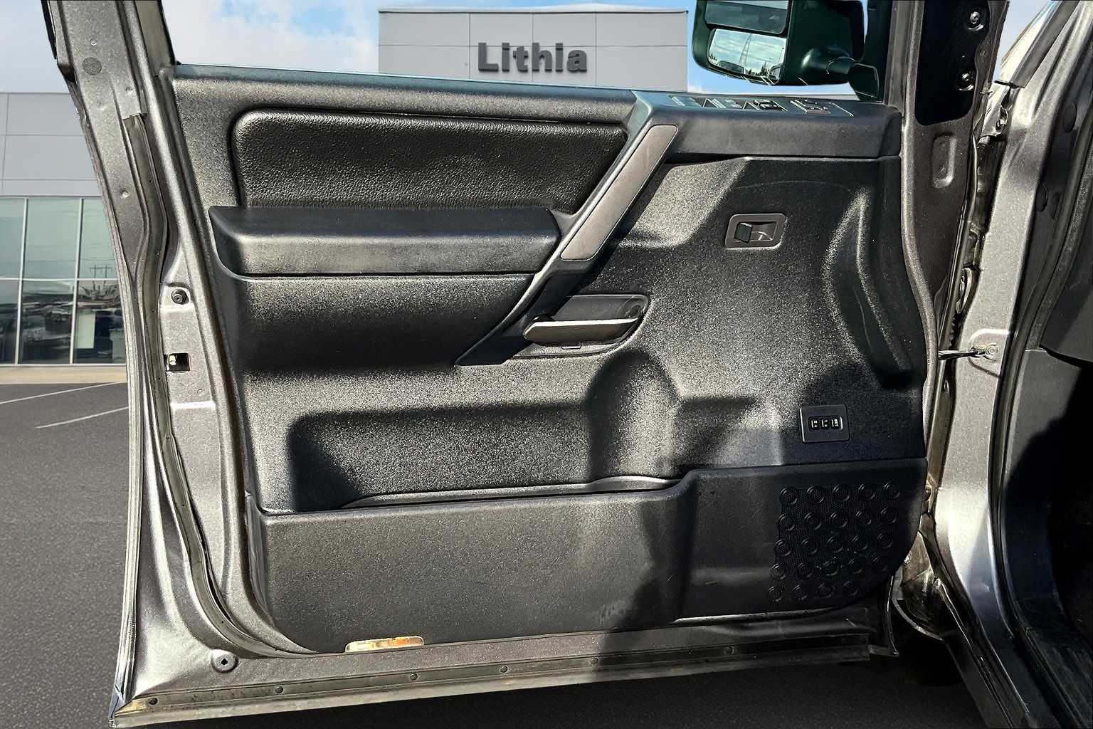 Thumbnail: 2014 Nissan Titan - 28