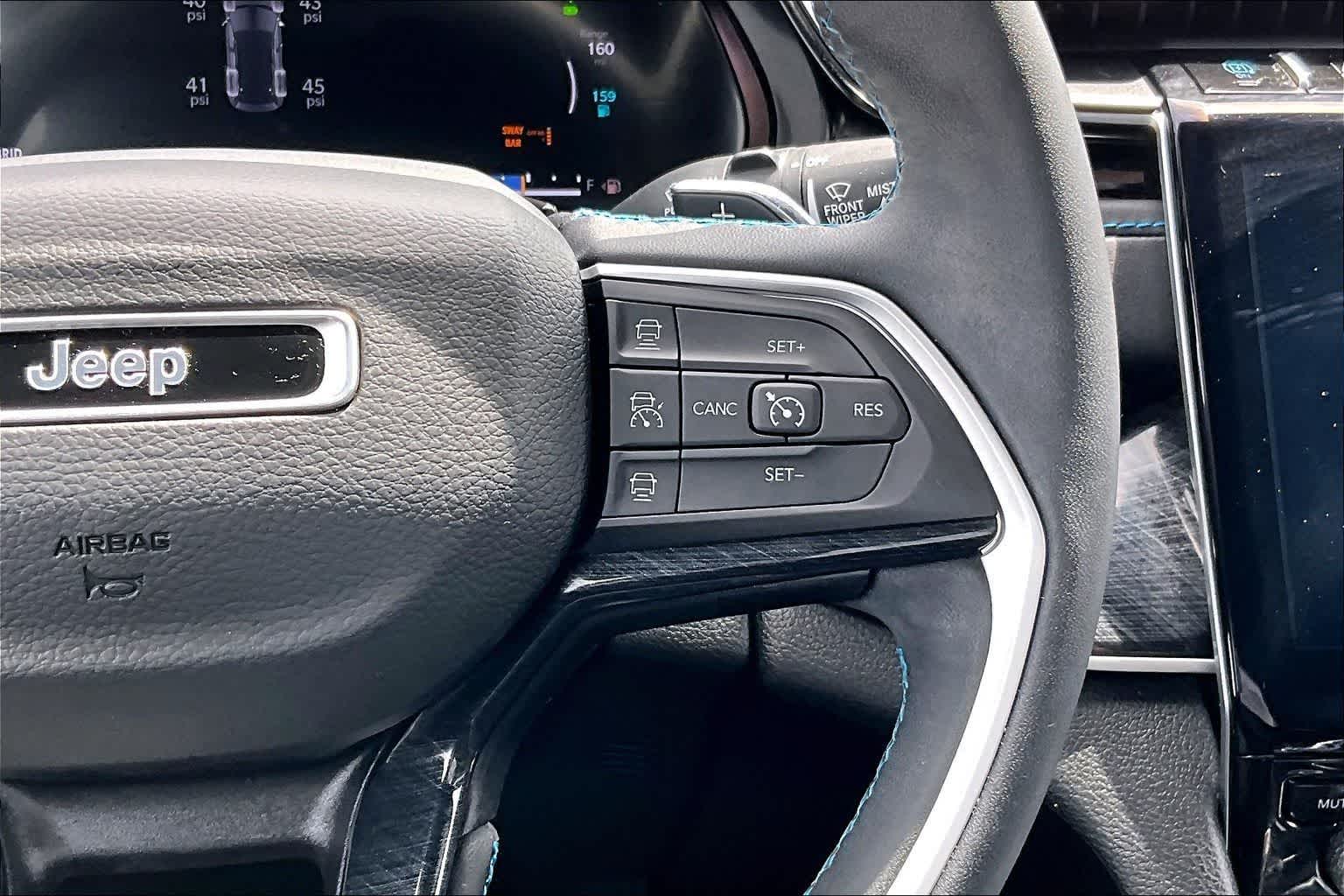 Thumbnail: 2022 Jeep Grand Cherokee - 25