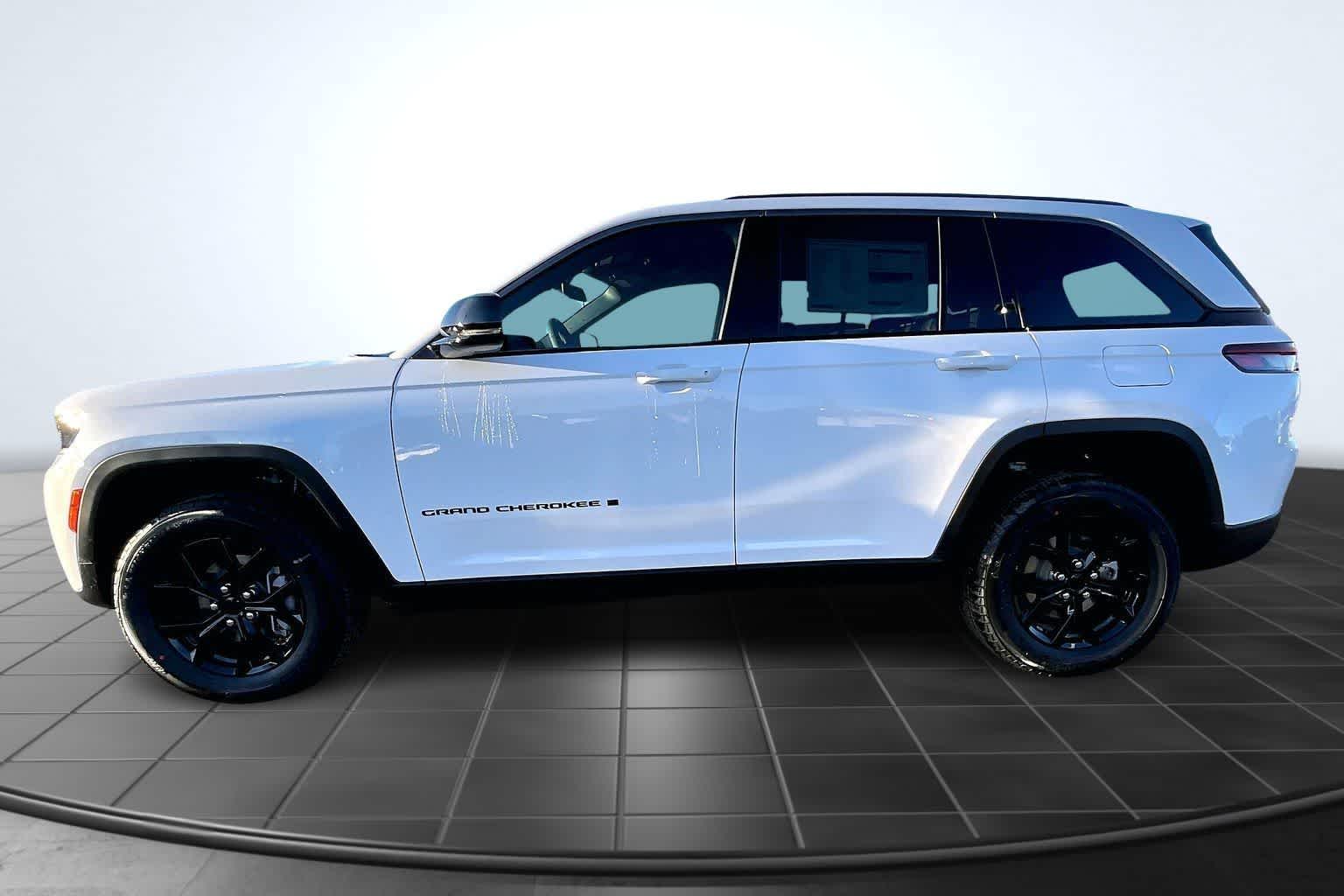 Thumbnail: 2026 Jeep Grand Cherokee - 3