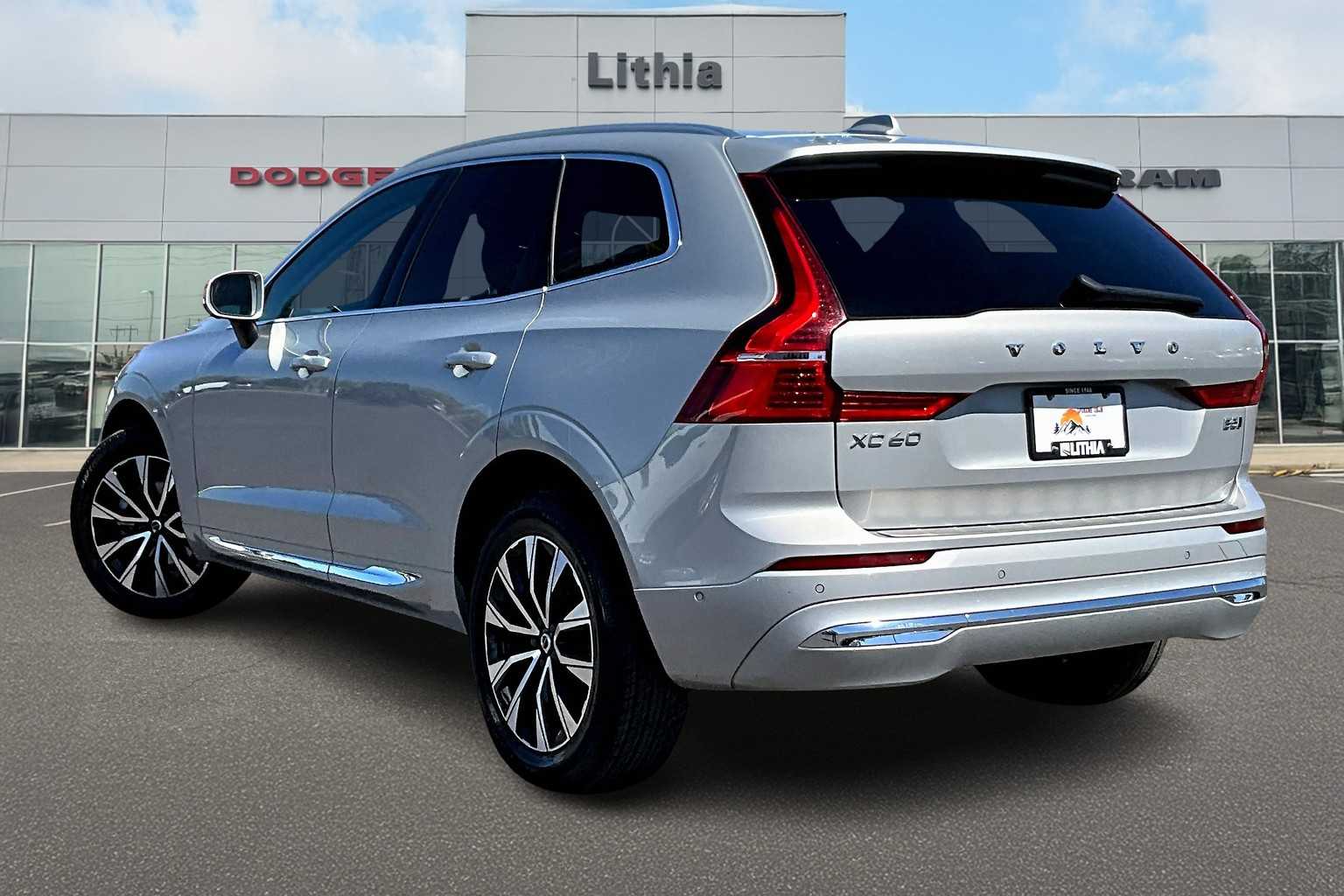 2023 Volvo XC60 B5 Plus photo 4