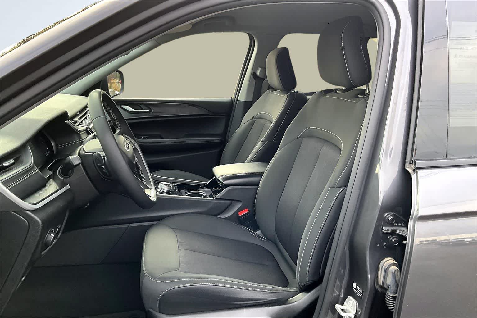 Thumbnail: 2023 Jeep Grand Cherokee - 11