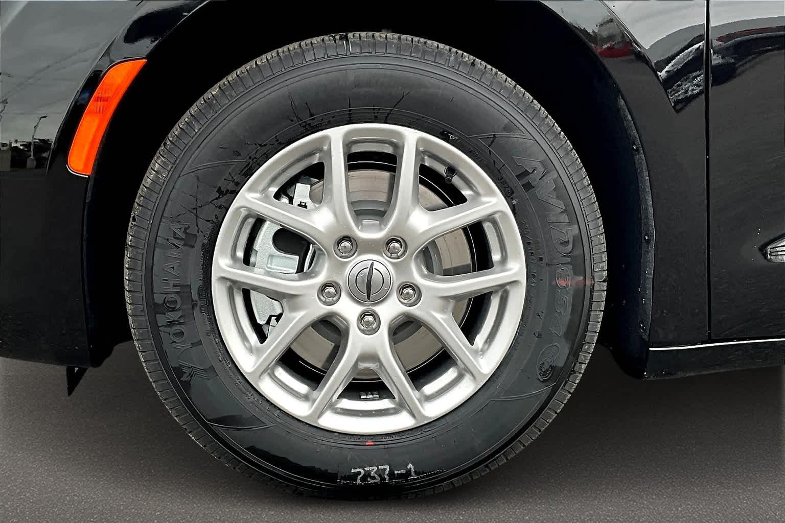 Thumbnail: 2025 Chrysler Voyager - 6