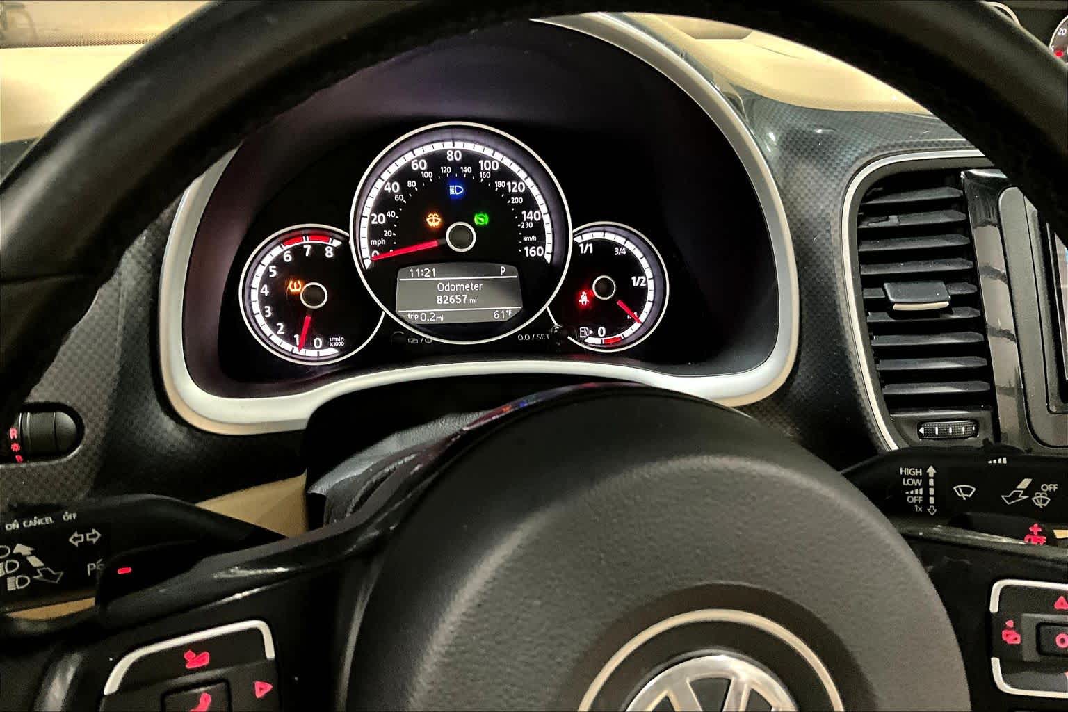 Thumbnail: 2015 Volkswagen Beetle - 18