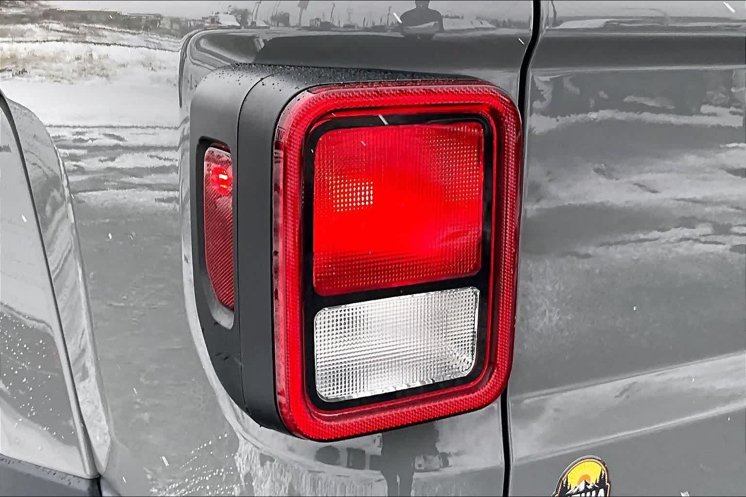 Thumbnail: 2021 Jeep Gladiator - 32