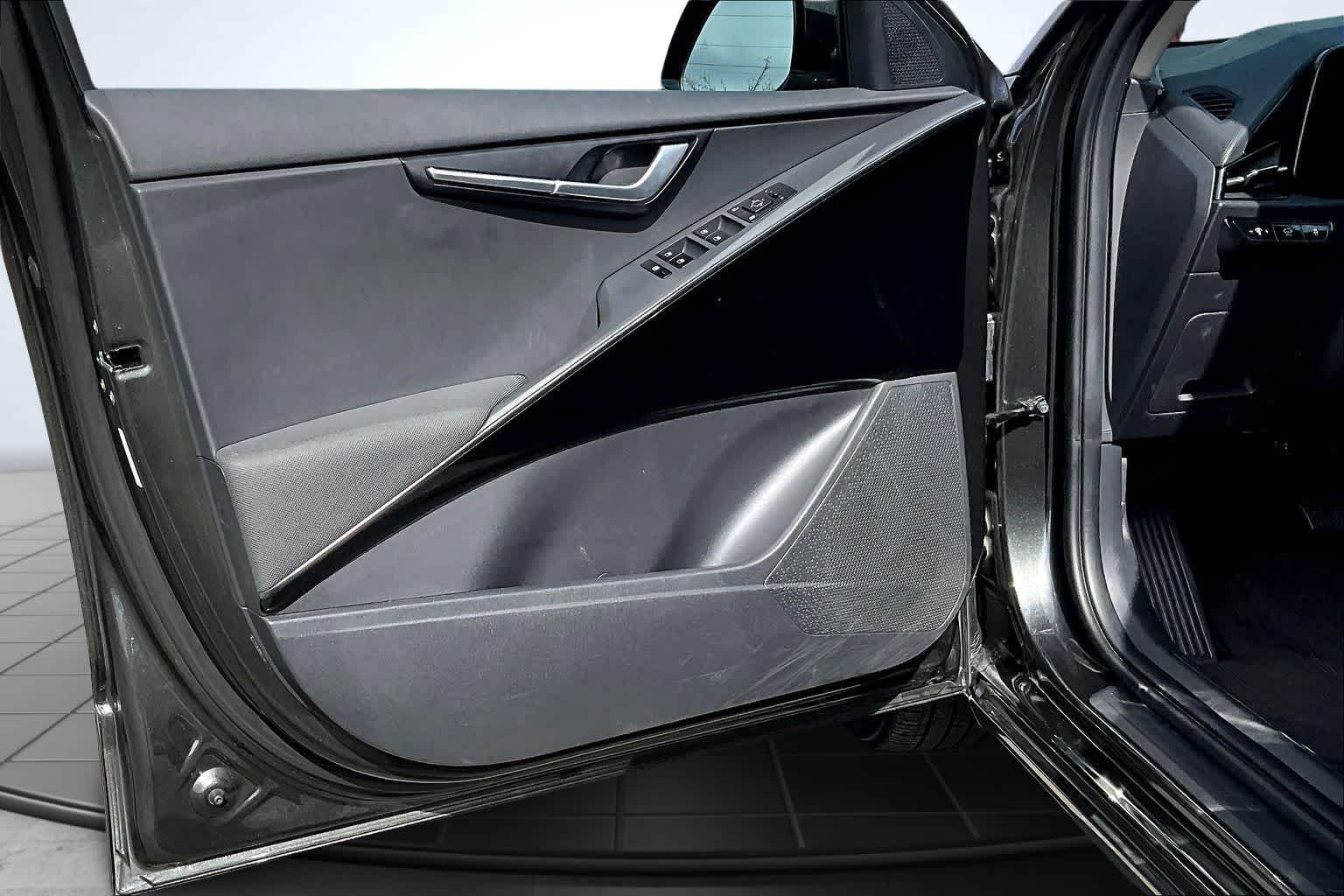 Thumbnail: 2024 Kia Niro - 28