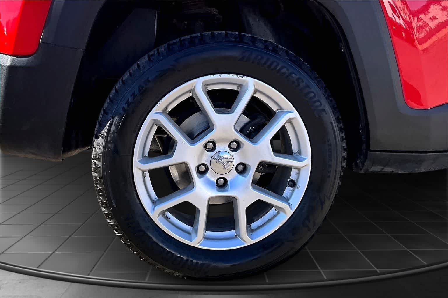 Thumbnail: 2021 Jeep Renegade - 35