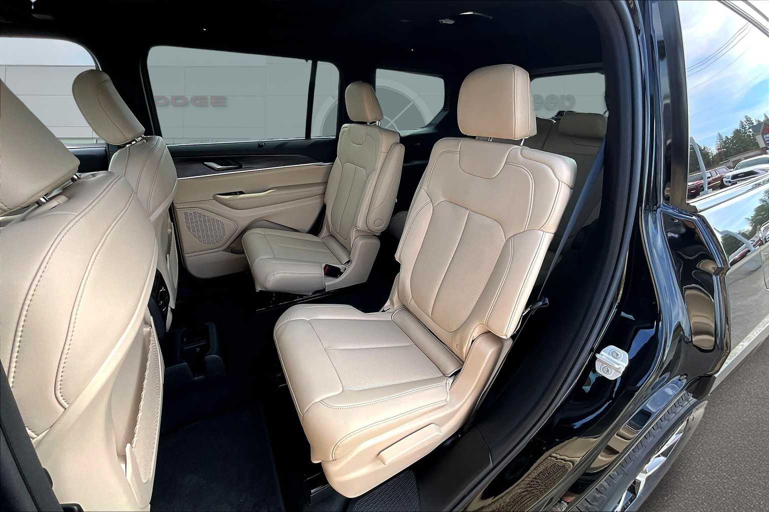 Thumbnail: 2025 Jeep Grand Cherokee L - 13