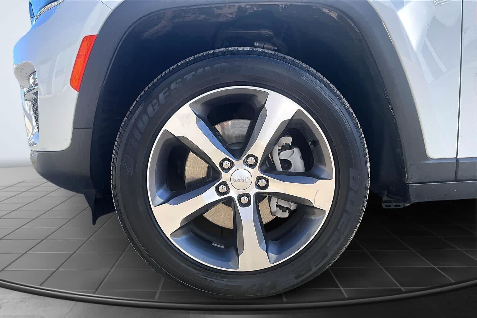 Thumbnail: 2022 Jeep Grand Cherokee - 8