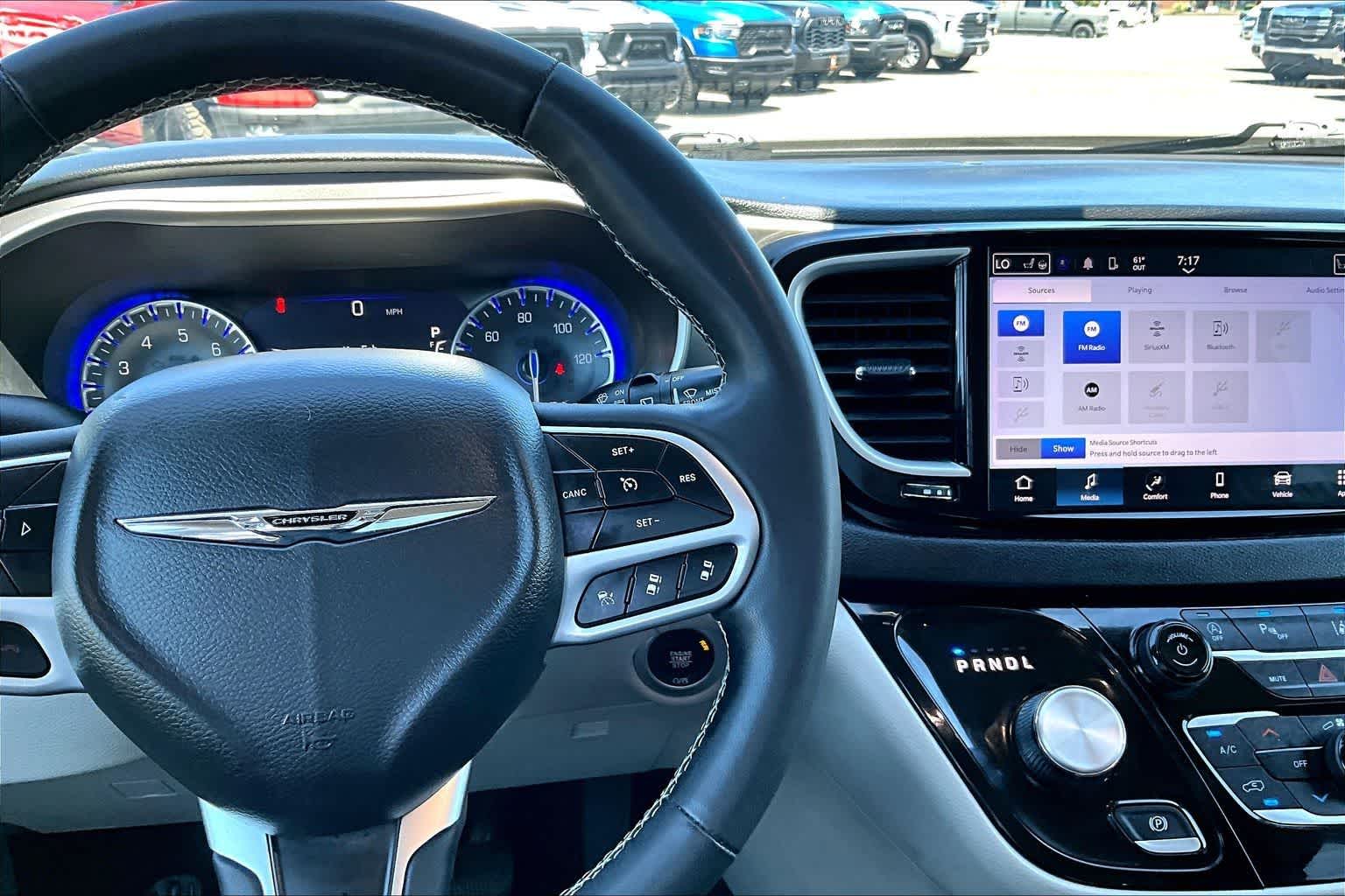 Thumbnail: 2023 Chrysler Pacifica - 25
