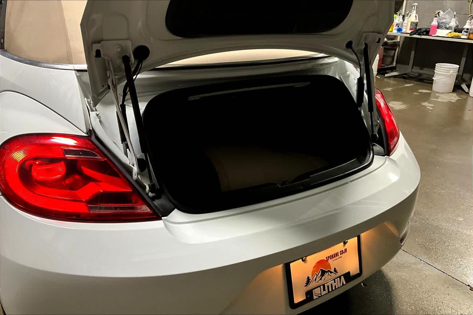 Thumbnail: 2015 Volkswagen Beetle - 19