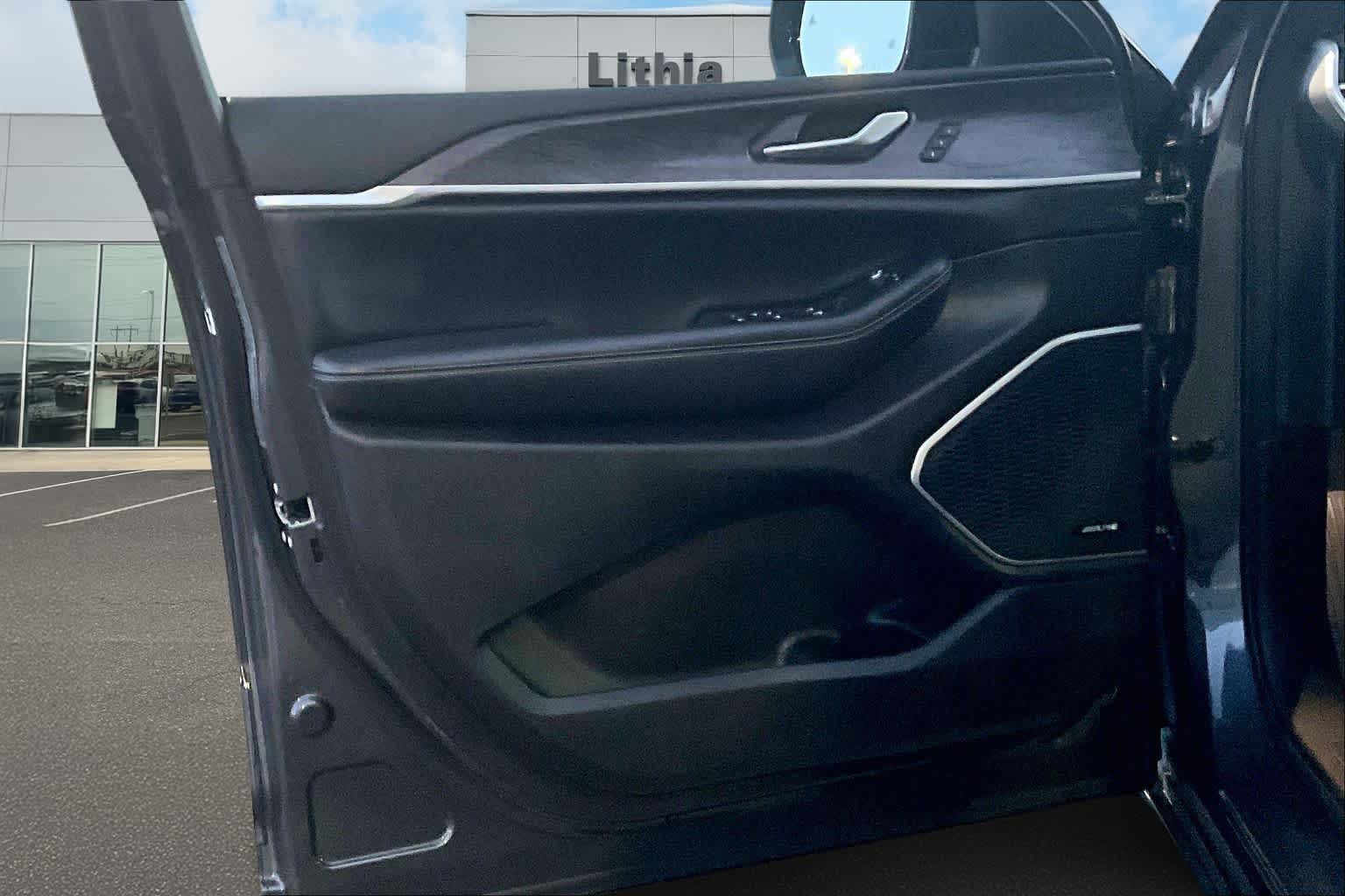 Thumbnail: 2024 Jeep Grand Cherokee - 28