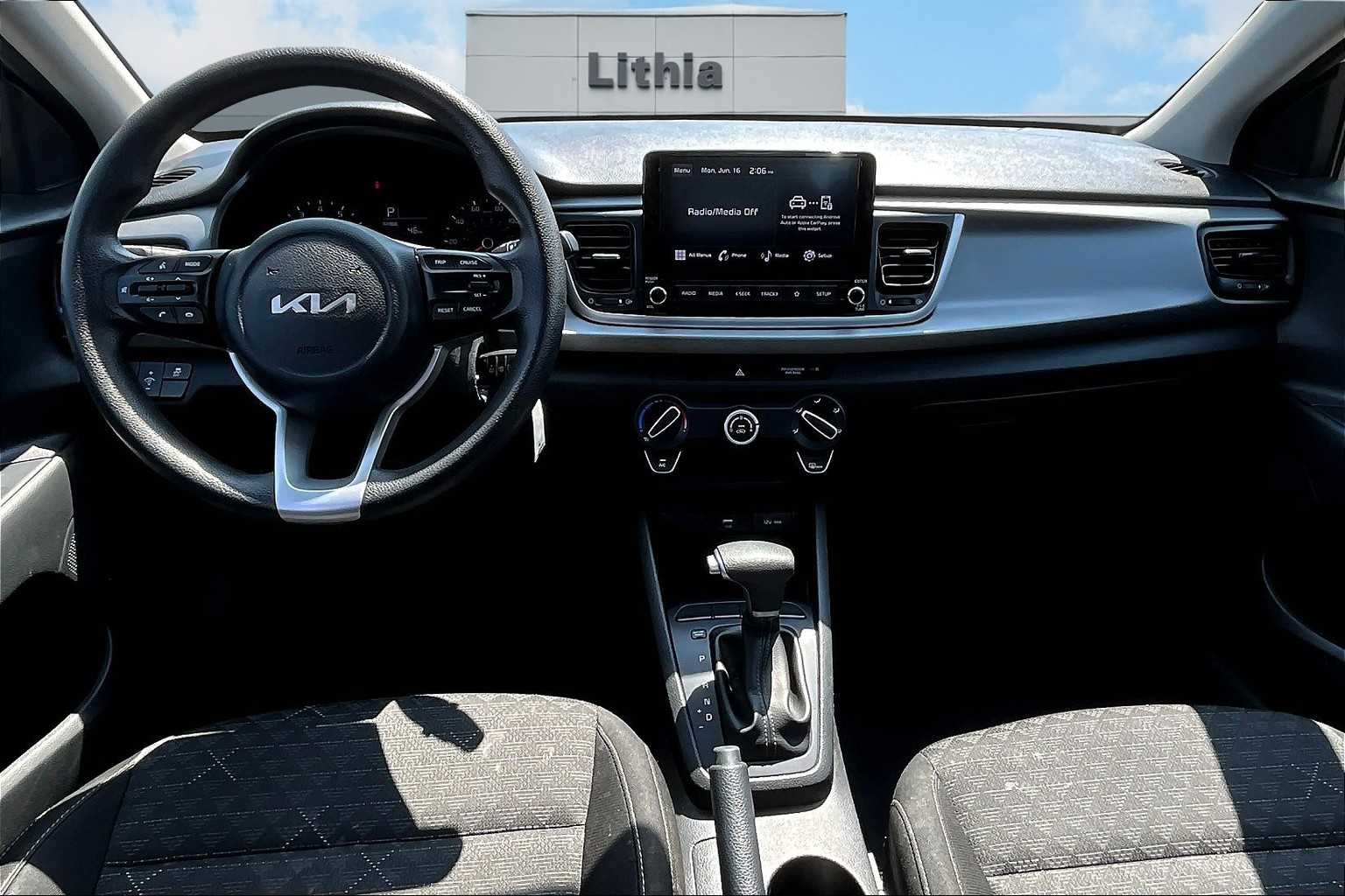 Thumbnail: 2022 Kia Rio - 9