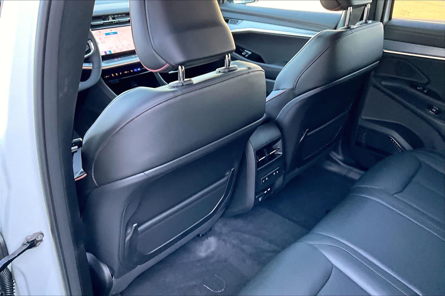 Thumbnail: 2025 Jeep Wagoneer S - 12