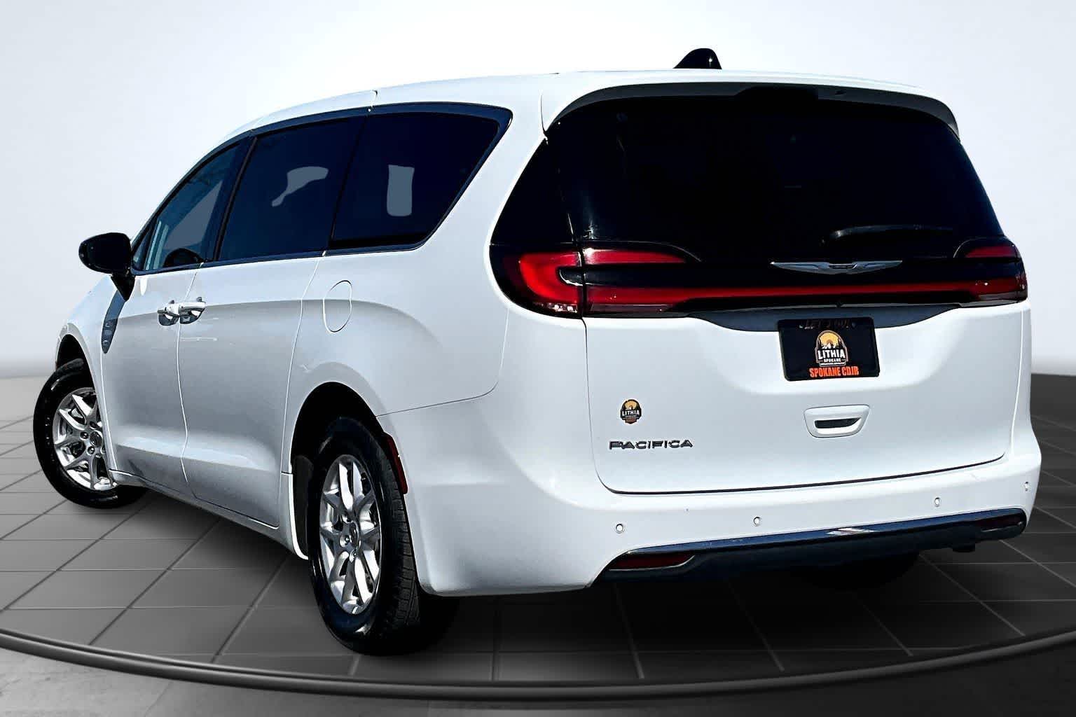 Thumbnail: 2024 Chrysler Pacifica - 4