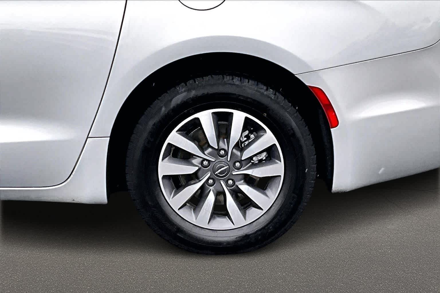 Thumbnail: 2024 Chrysler Pacifica - 37