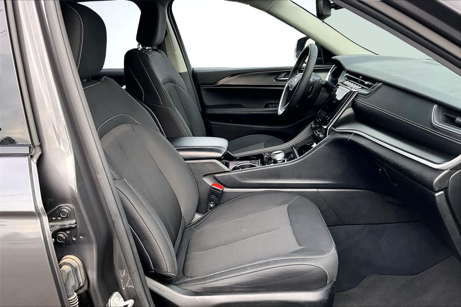 Thumbnail: 2023 Jeep Grand Cherokee - 14