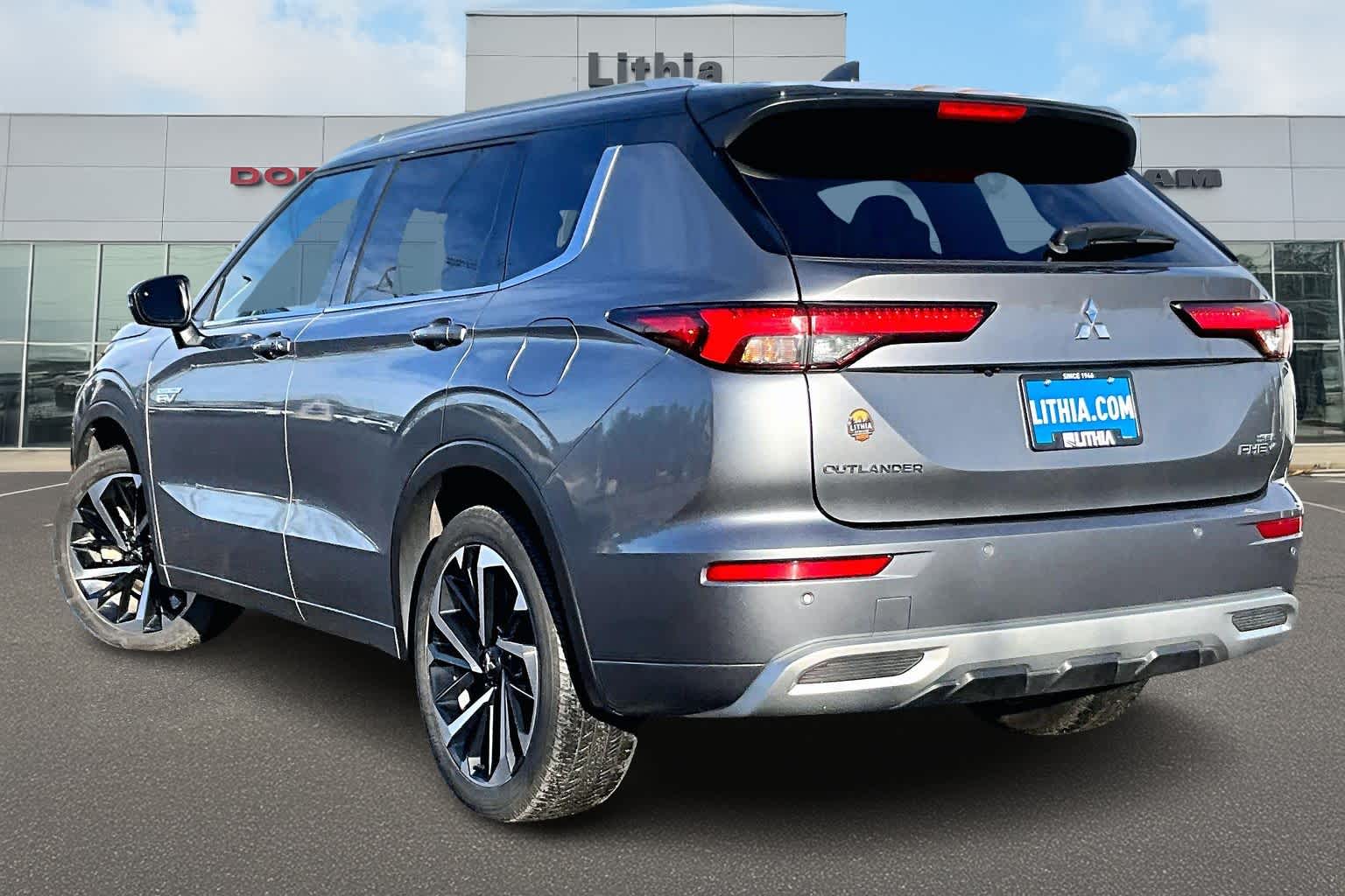 Thumbnail: 2023 Mitsubishi Outlander - 4