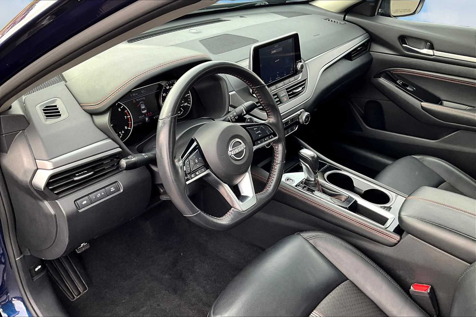 2023 Nissan Altima 2.5 SR photo 2