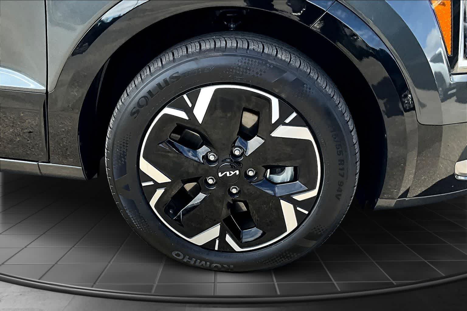 Thumbnail: 2024 Kia Niro - 34