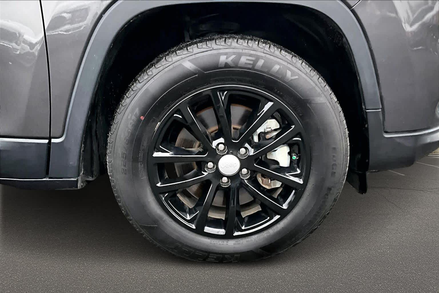 Thumbnail: 2022 Jeep Cherokee - 34