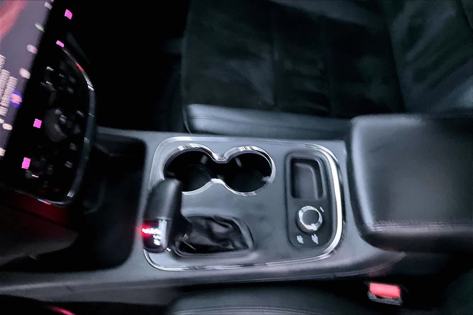 Thumbnail: 2018 Dodge Durango - 16