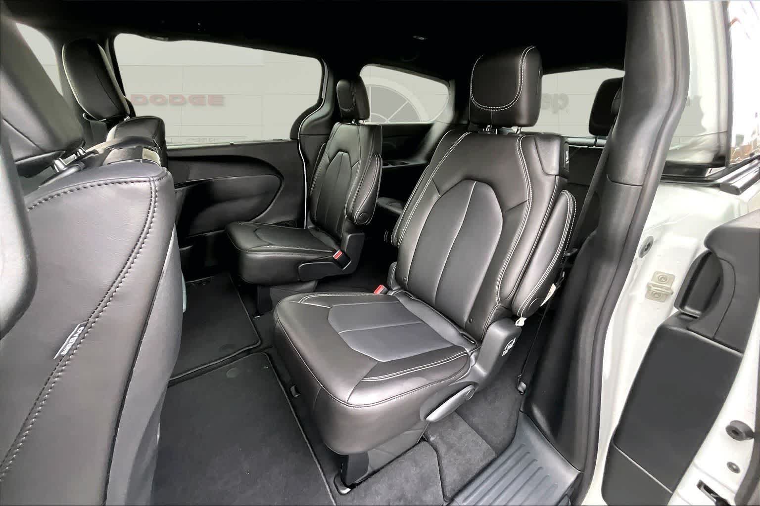 Thumbnail: 2026 Chrysler Pacifica - 13