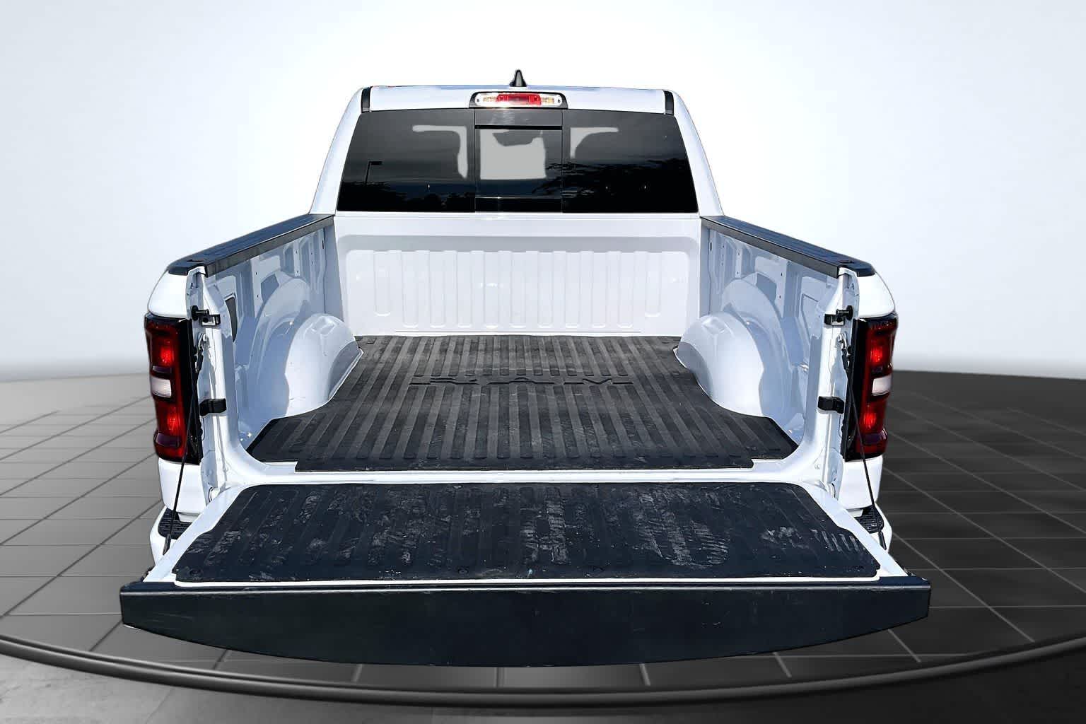 Thumbnail: 2025 RAM 1500 - 18